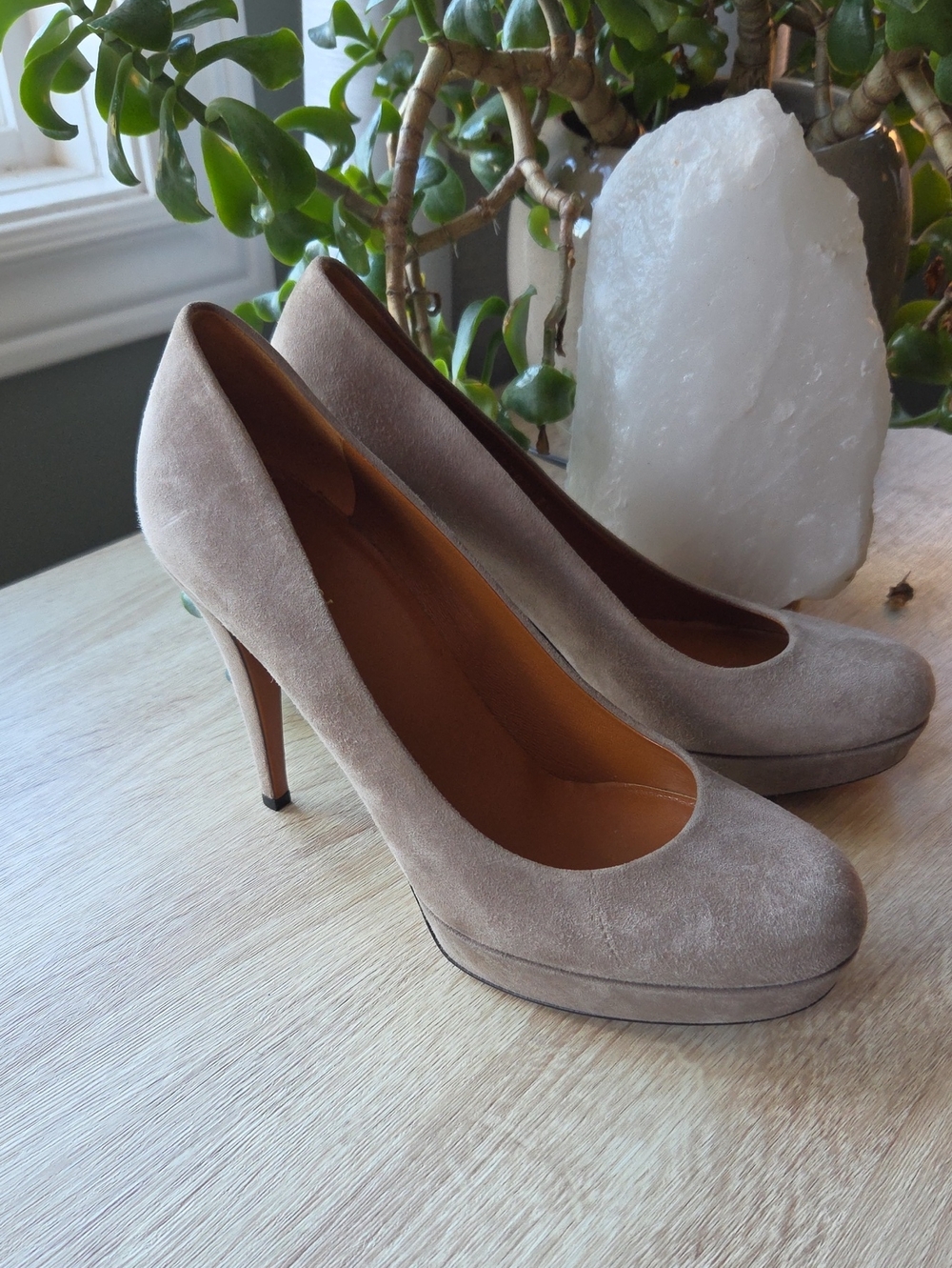 Gucci BETTY Grey/Taupe Kidd Platform Pumps